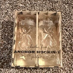 Anchor Hocking Starburst Glass Shaker Pair